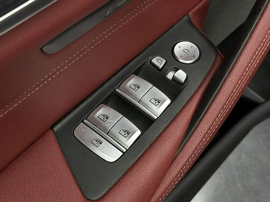 BMW 5 Series 2021 — Photo 12/20