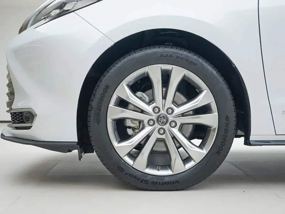 Toyota Sienna 2023 — Şəkil 14/19