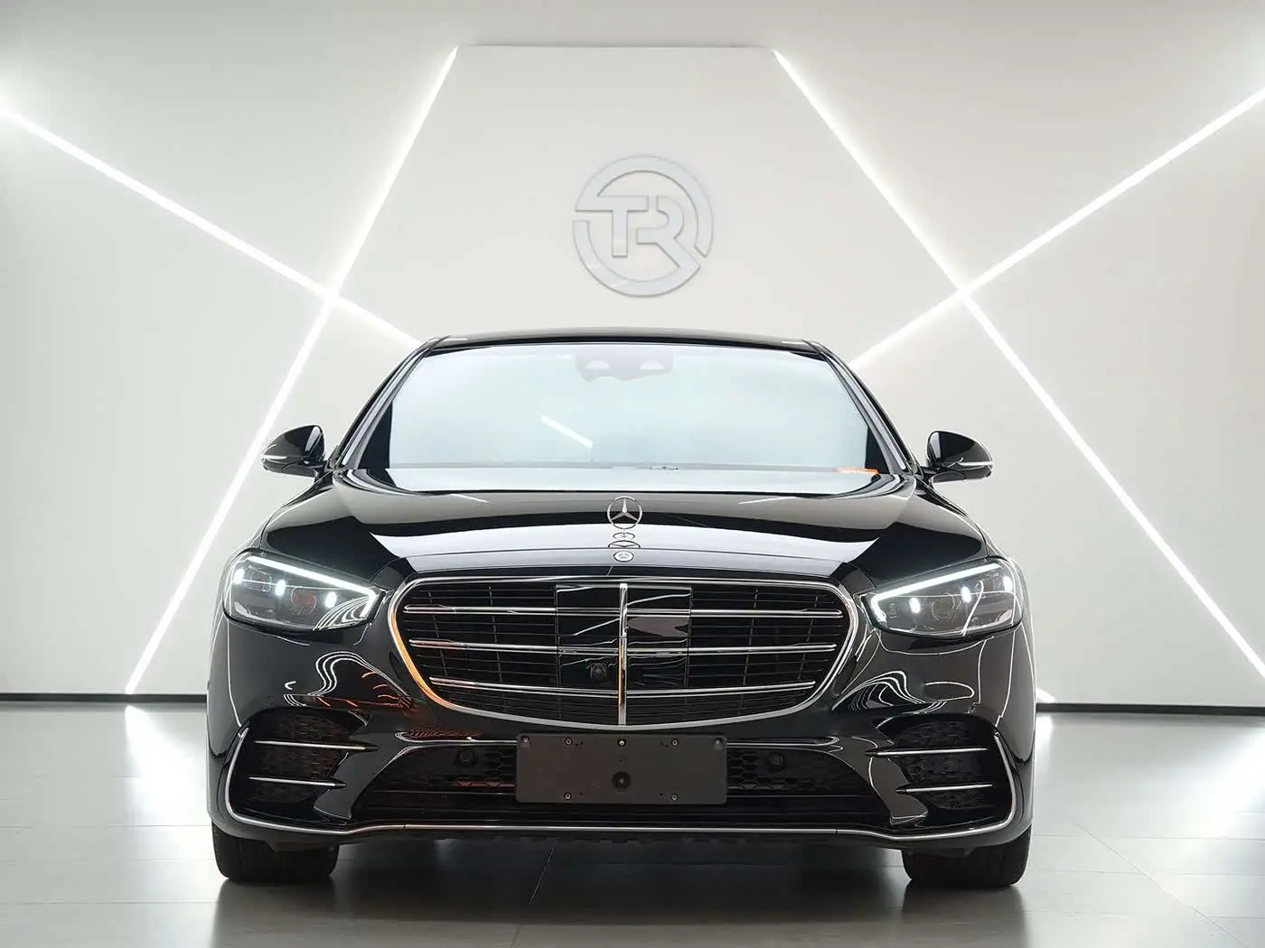 Mercedes-Benz S-Class 2023 — Photo 2/18