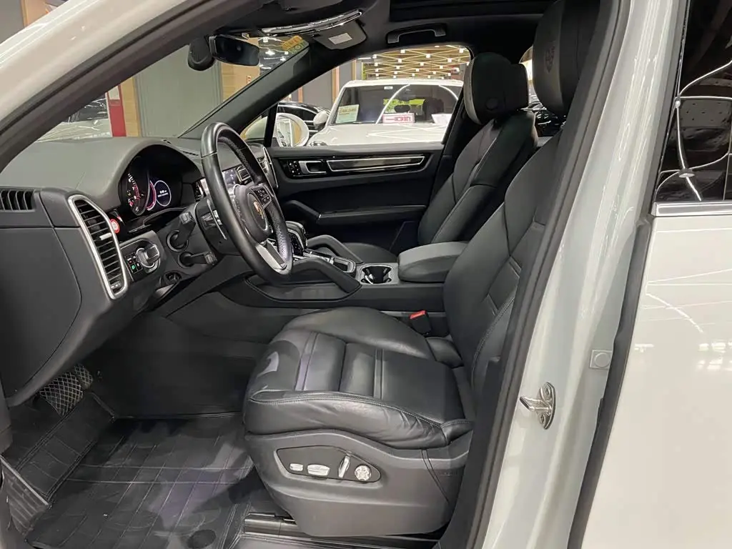 Porsche Cayenne New Energy 2019 — Photo 8/16