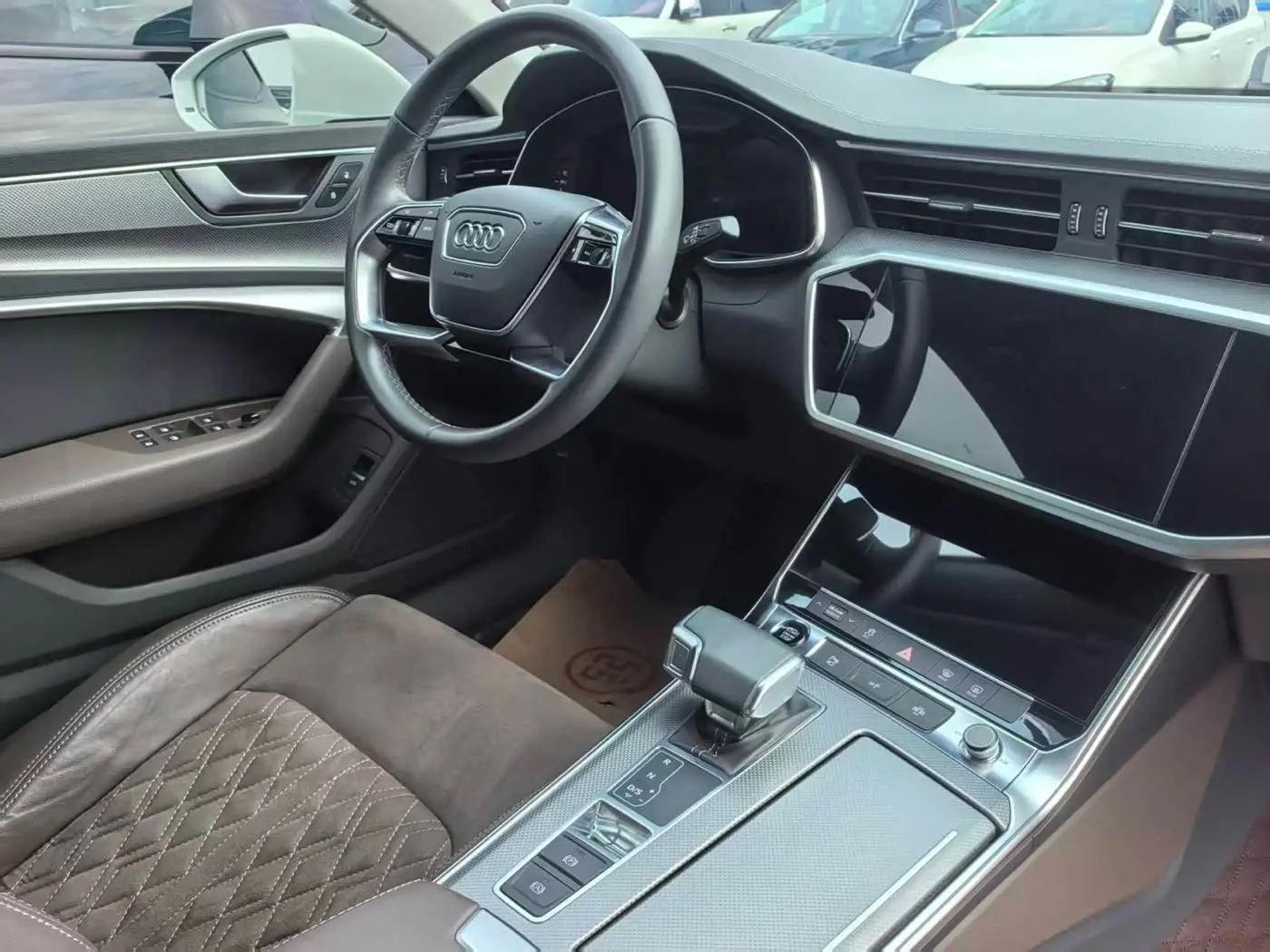 Audi A7L 2023 — Фото 12/16