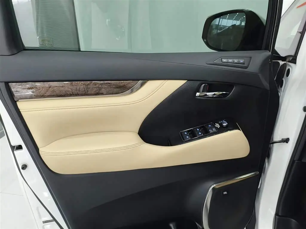 Toyota Vellfire 2021 — Photo 7/17