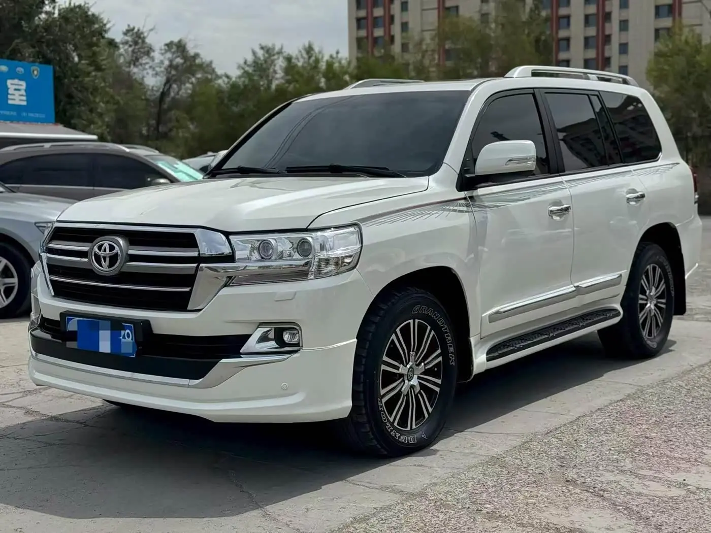 Toyota Land Cruiser 2015 — Photo 1/15
