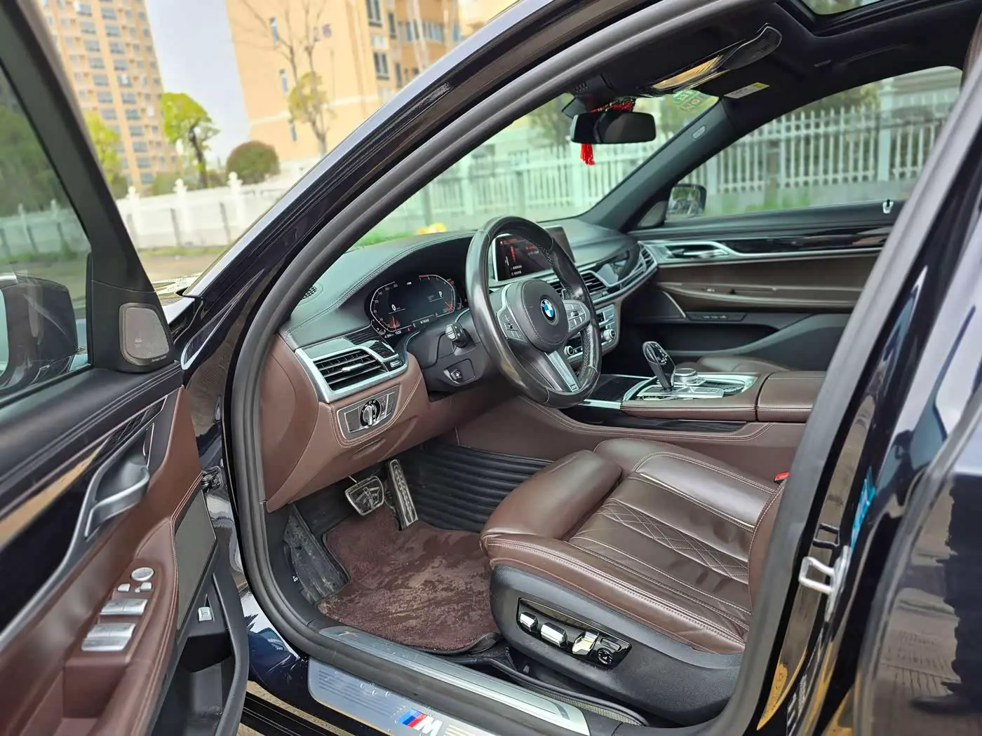 BMW 7 Series 2020 — Photo 6/16