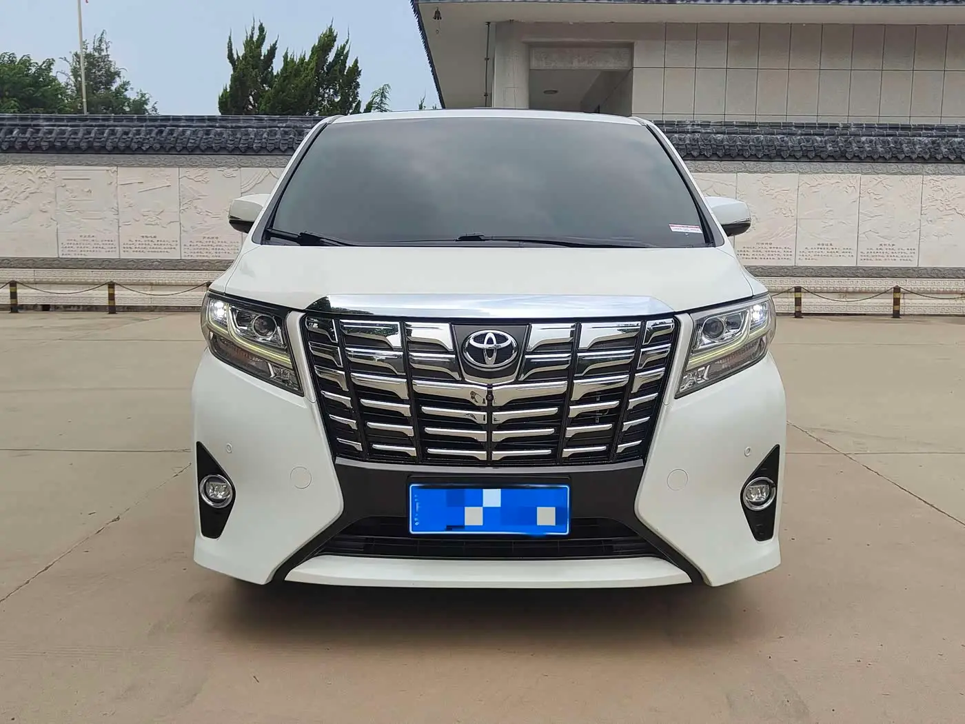 Toyota Alphard 2018 — Photo 2/16