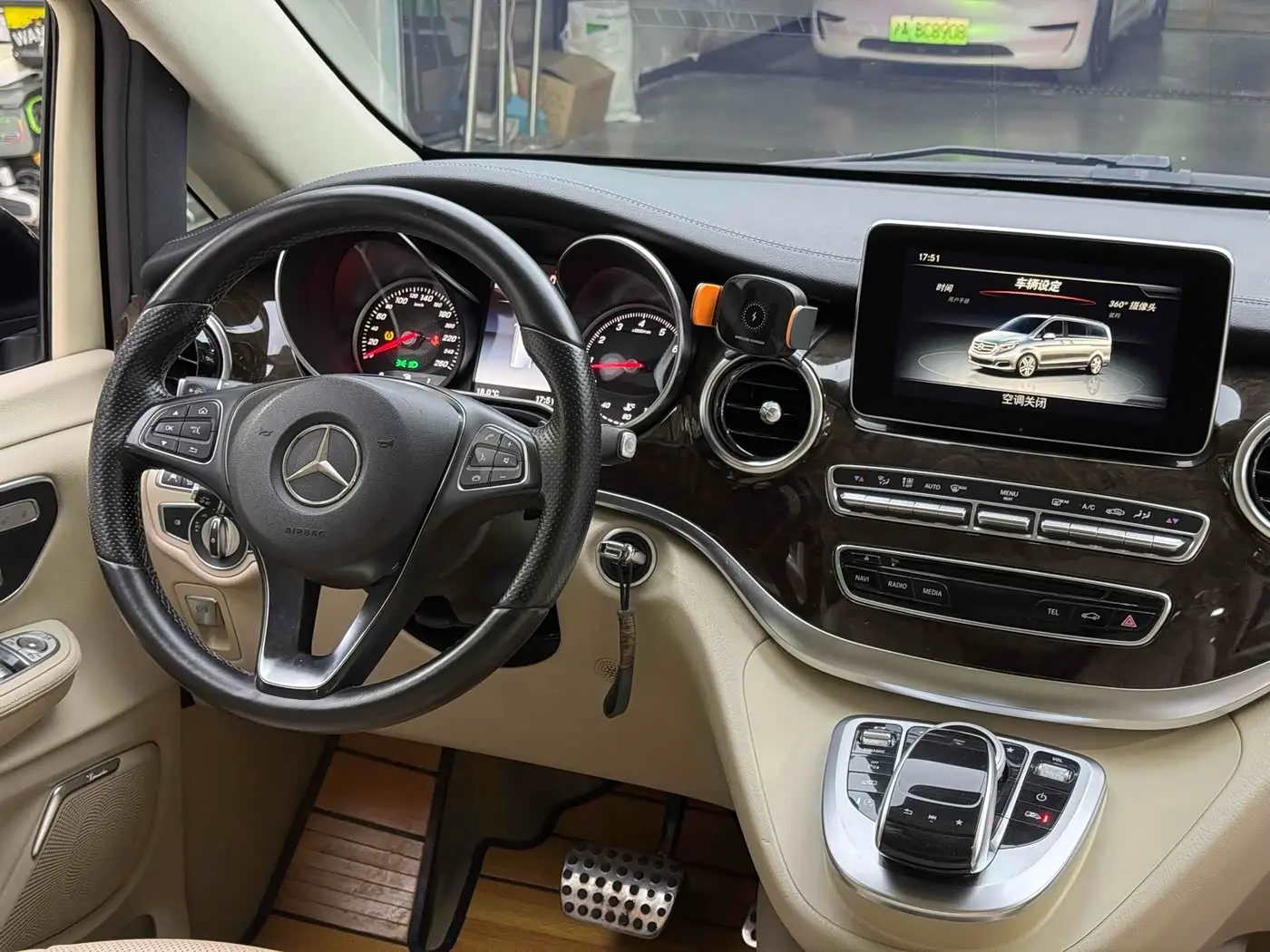 Mercedes-Benz V-Class 2018 — Şəkil 17/20