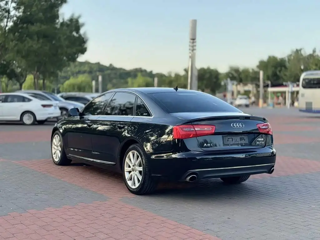 Audi A6L 2015 — Photo 6/9