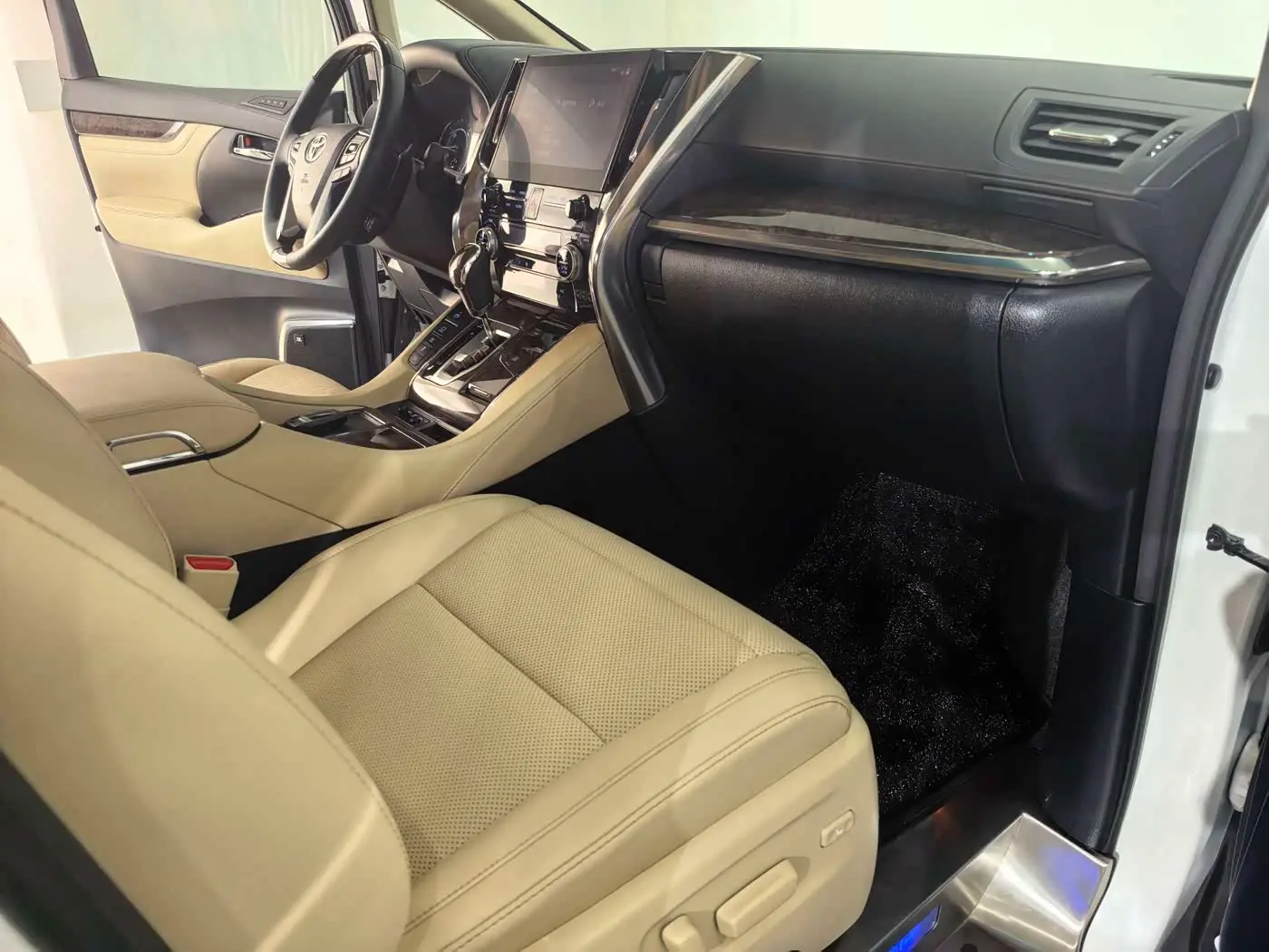 Toyota Alphard 2022 — Фото 4/9
