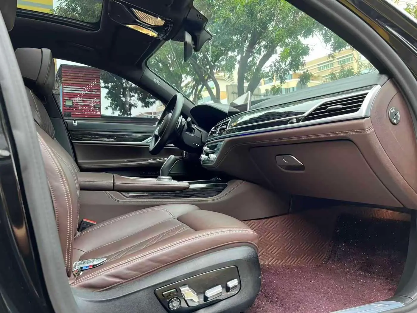 BMW 7 Series 2021 — Photo 15/18