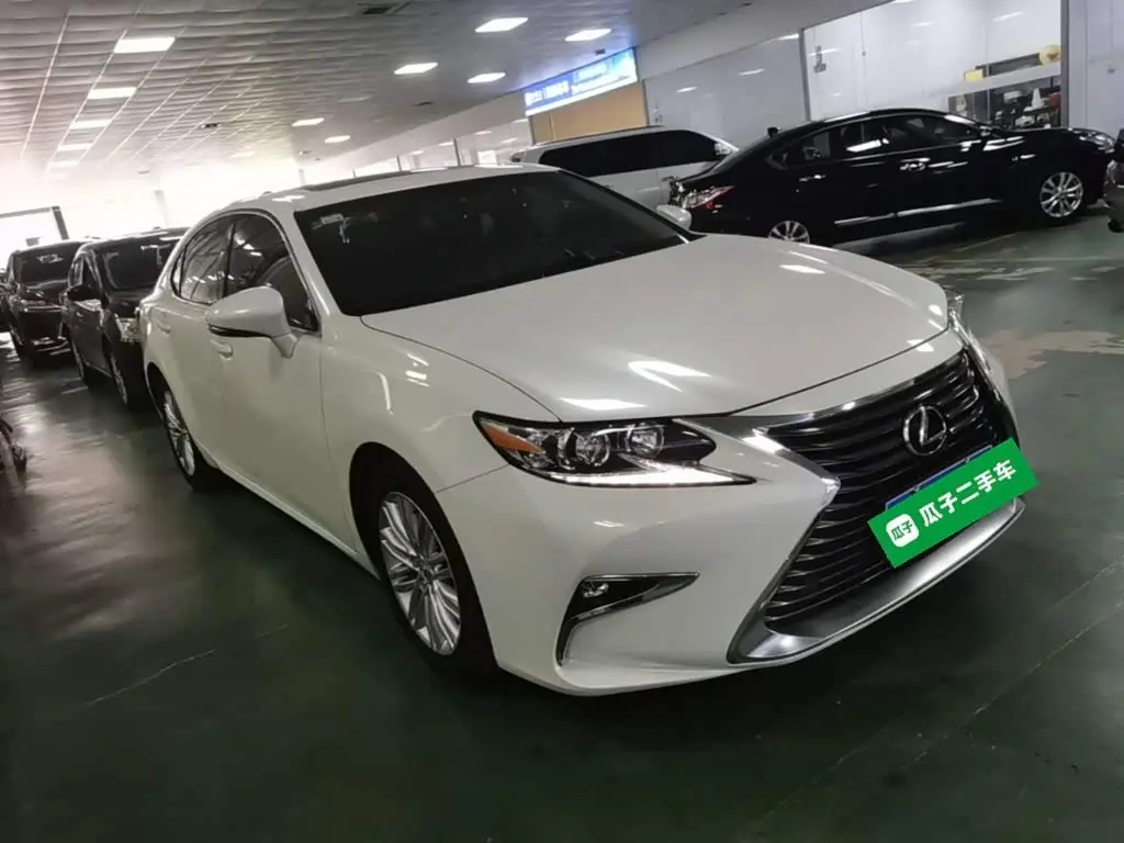Lexus ES 2018 — Фото 4/20