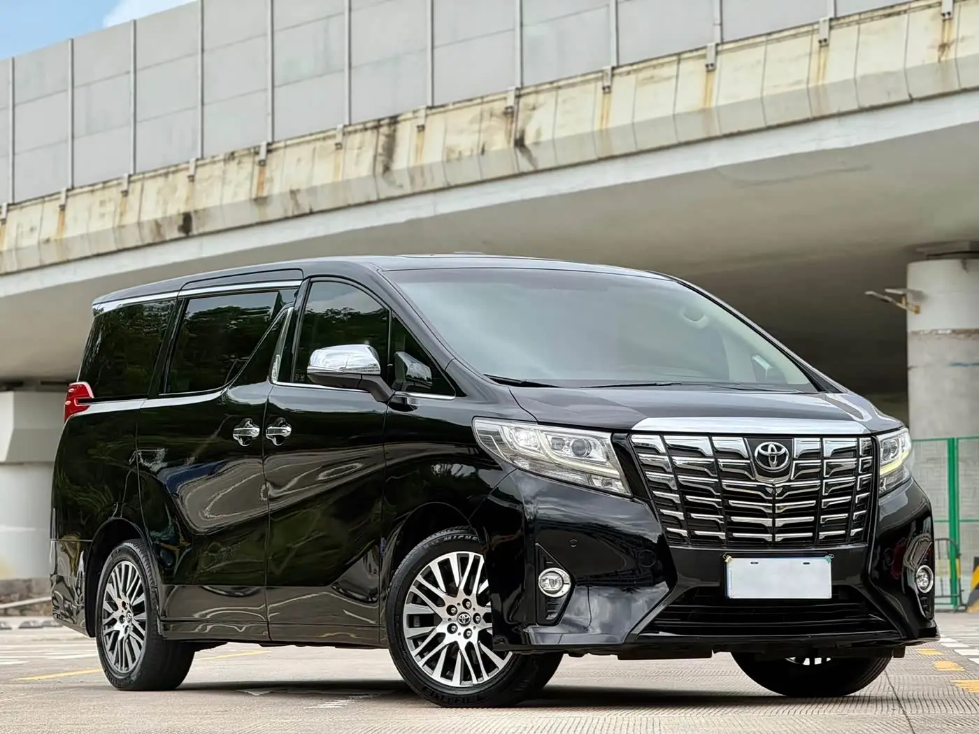 Toyota Alphard 2017 — Фото 3/16