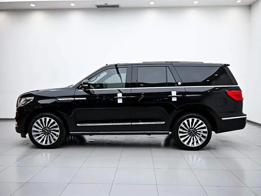 Lincoln Navigator 2020 — Photo 5/20
