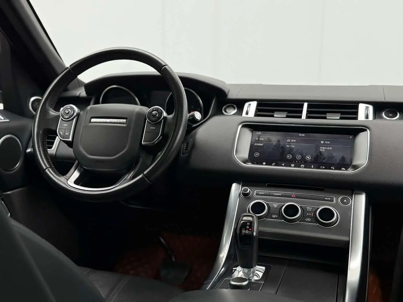 Land Rover Range Rover Sport 2017 — Photo 8/20