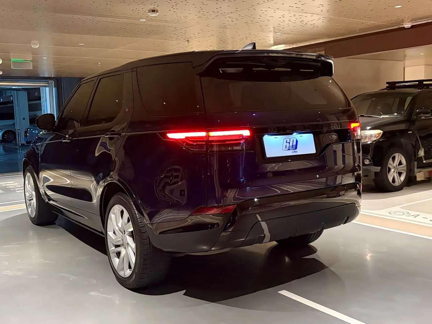 Land Rover Discovery 2018 — Photo 11/20