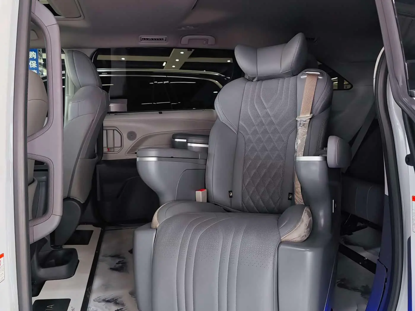 Toyota Granvia 2023 — ფოტო 5/9
