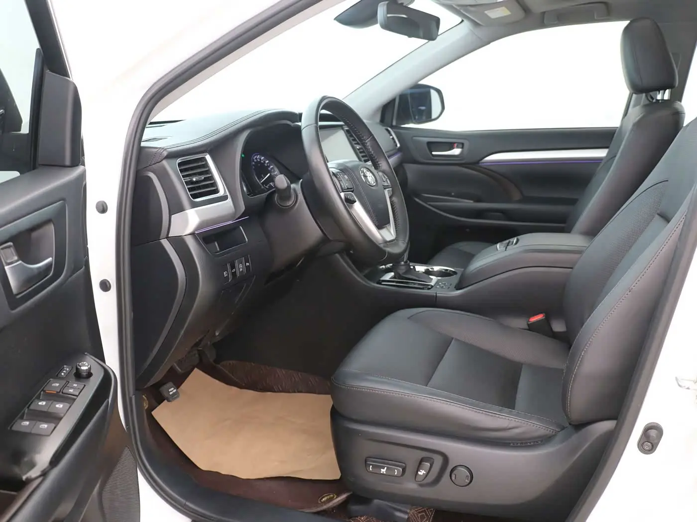 Toyota Highlander 2022 — Photo 4/20