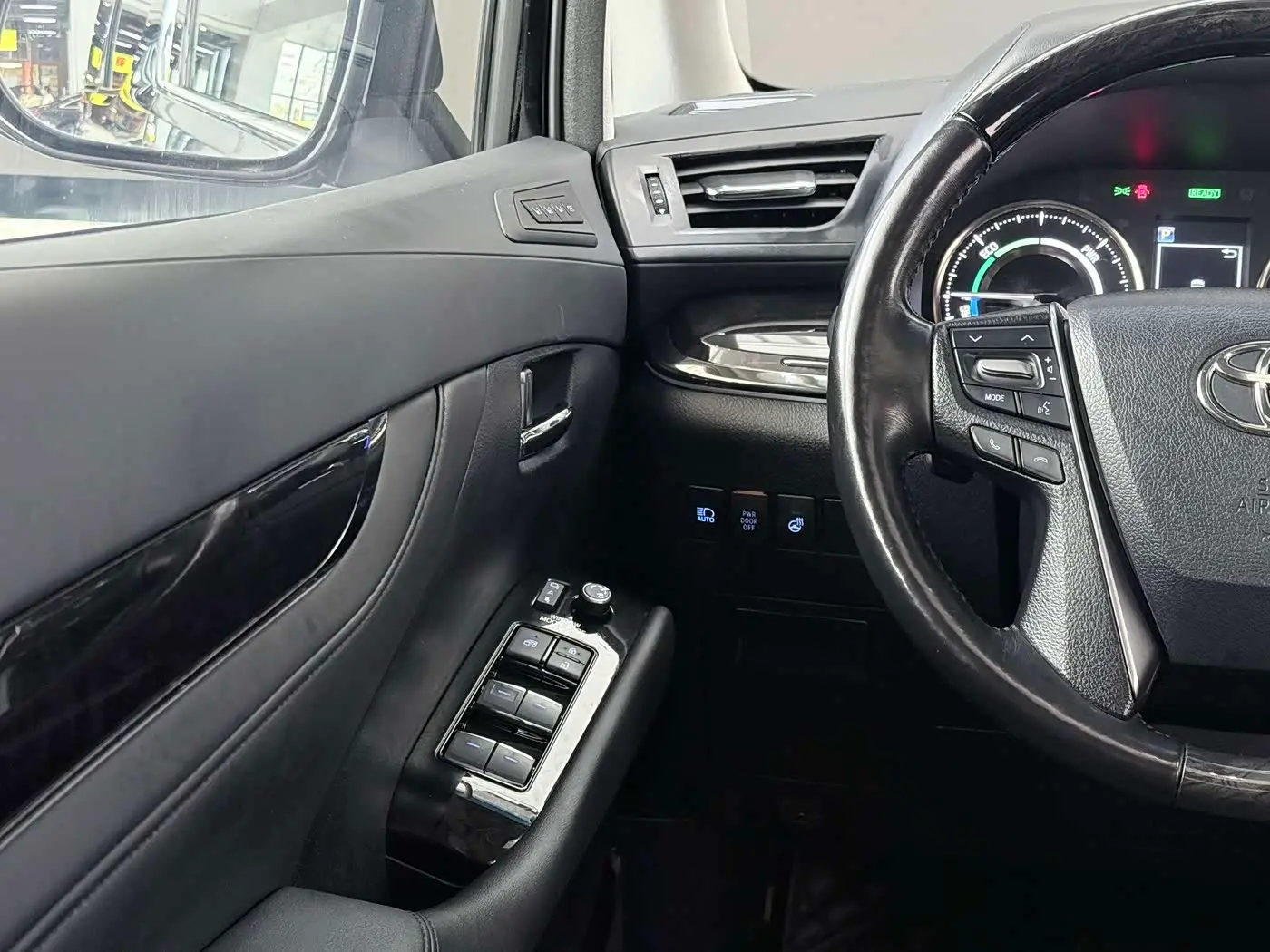 Toyota Vellfire 2022 — Photo 19/20