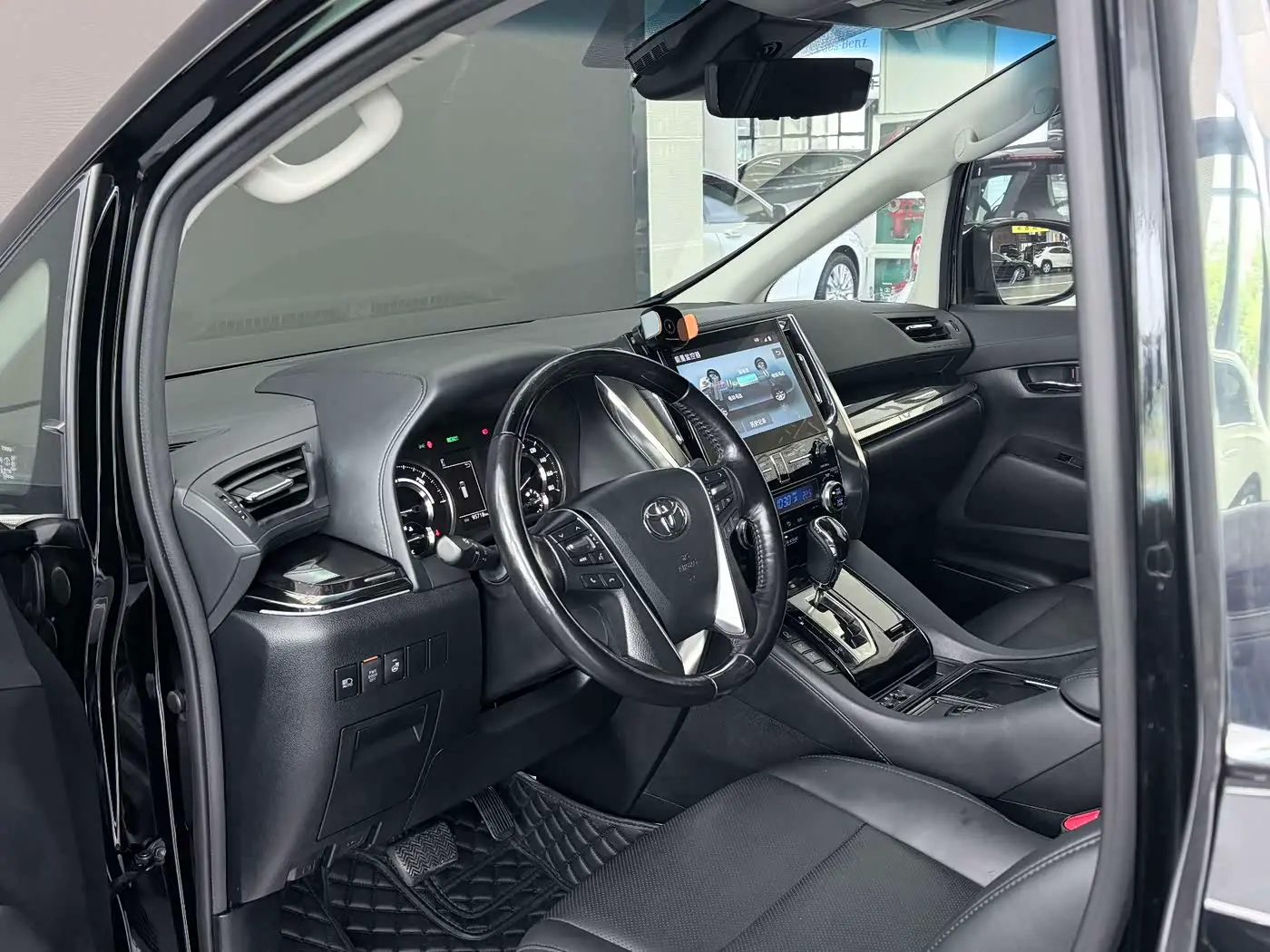 Toyota Vellfire 2022 — Photo 11/20