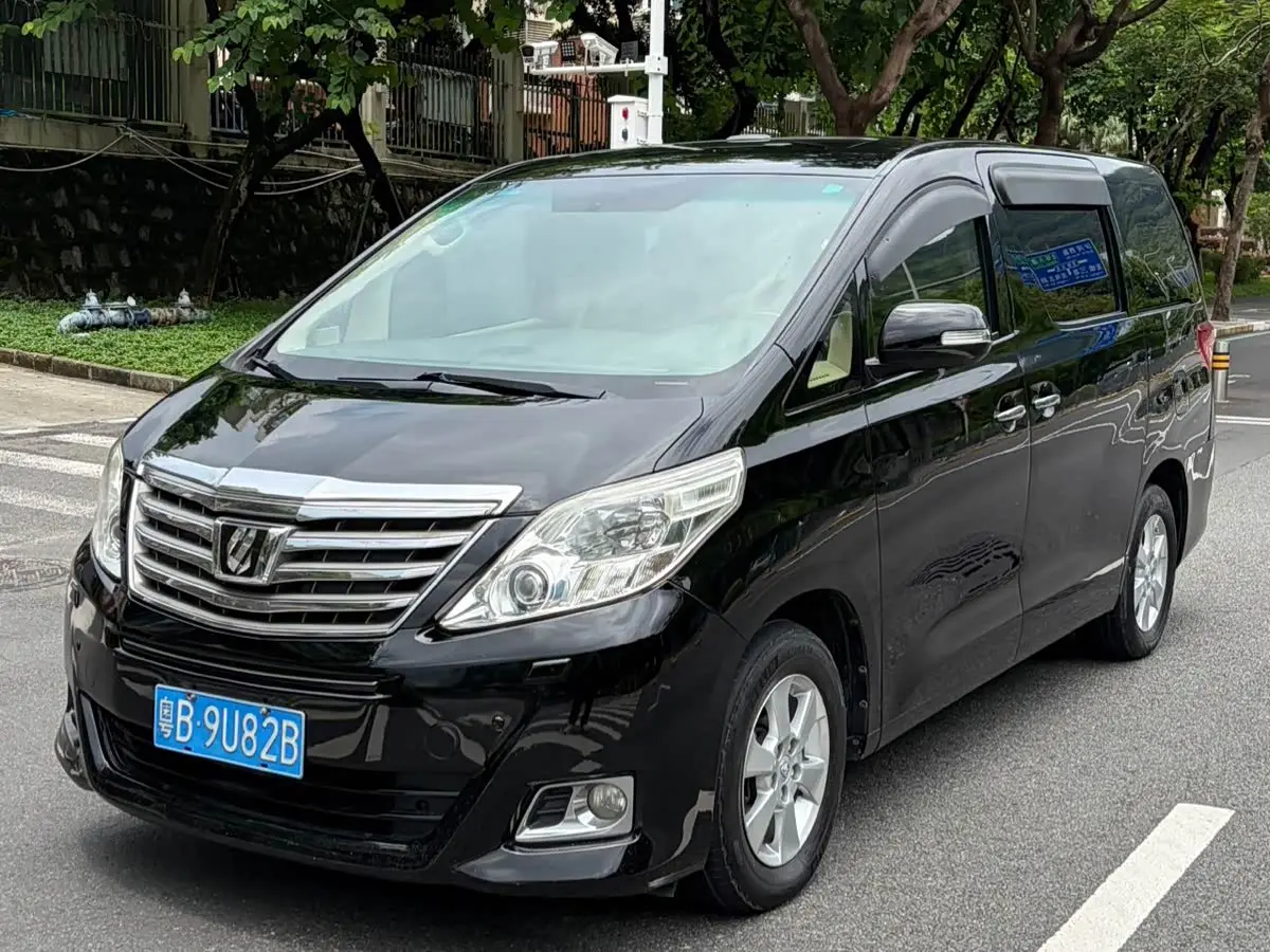Toyota Alphard 2013 — Photo 3/12
