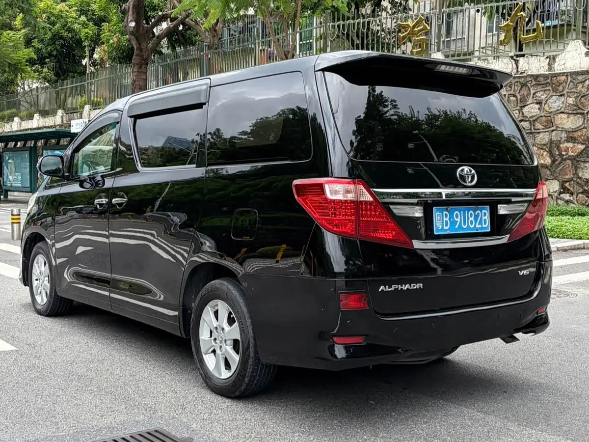 Toyota Alphard 2013 — Photo 6/12