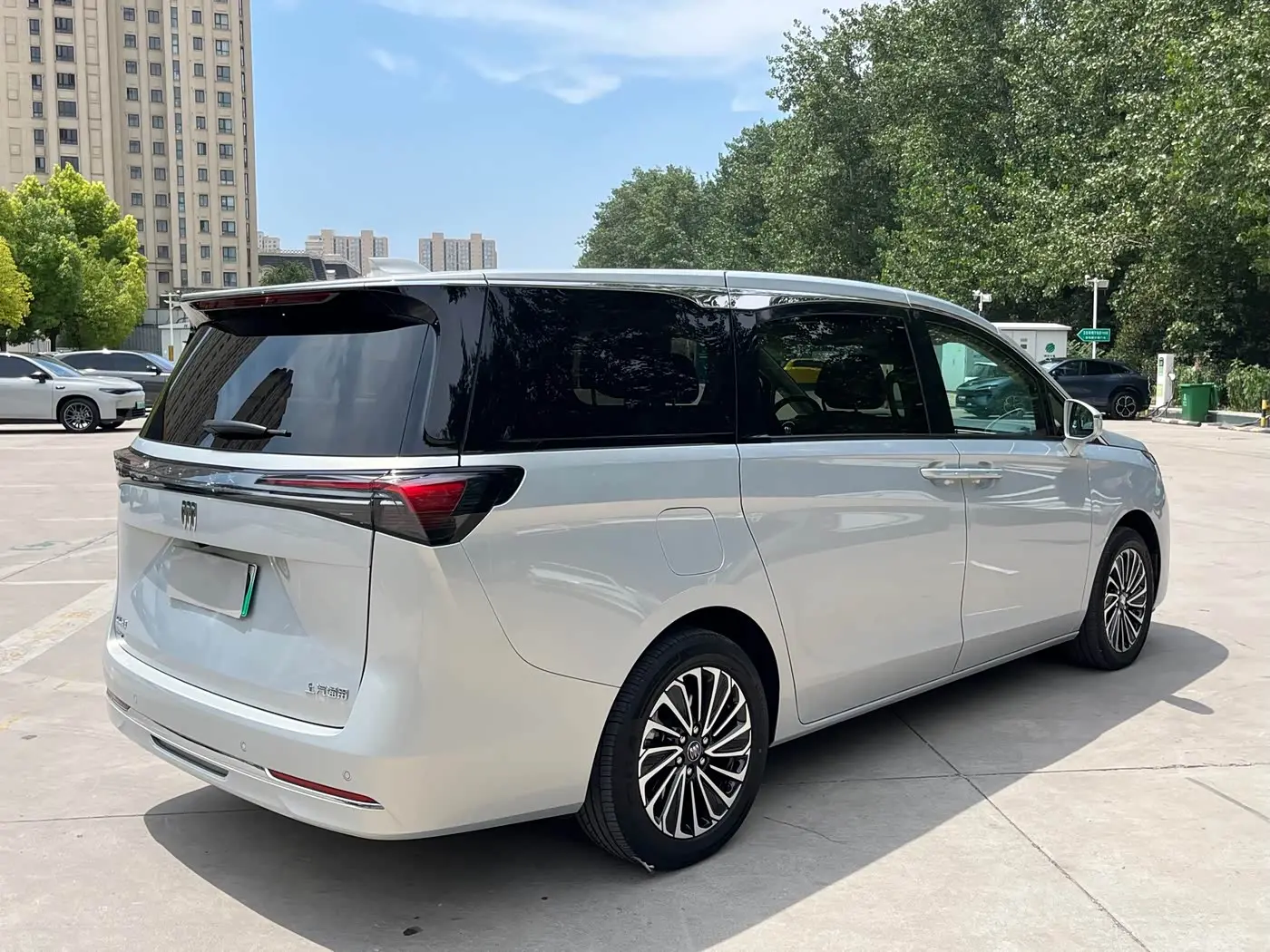 Buick GL8 New Energy 2025 — Photo 12/20