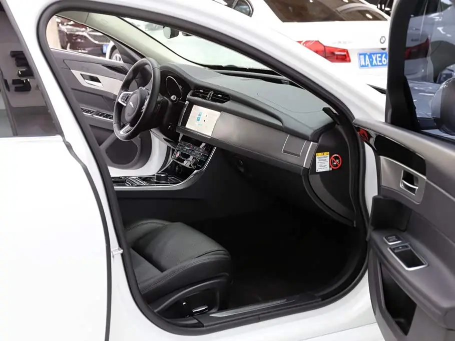 Jaguar XF 2019 — Şəkil 16/20