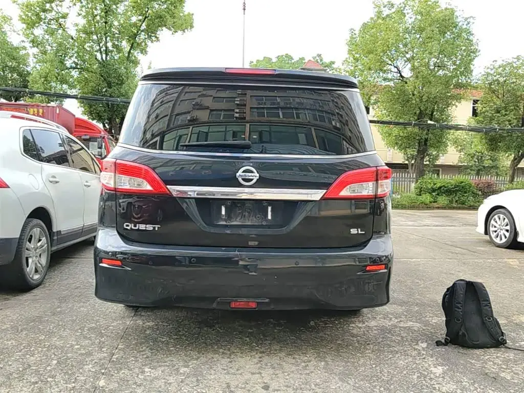 Nissan Quest 2017 — Фото 6/20