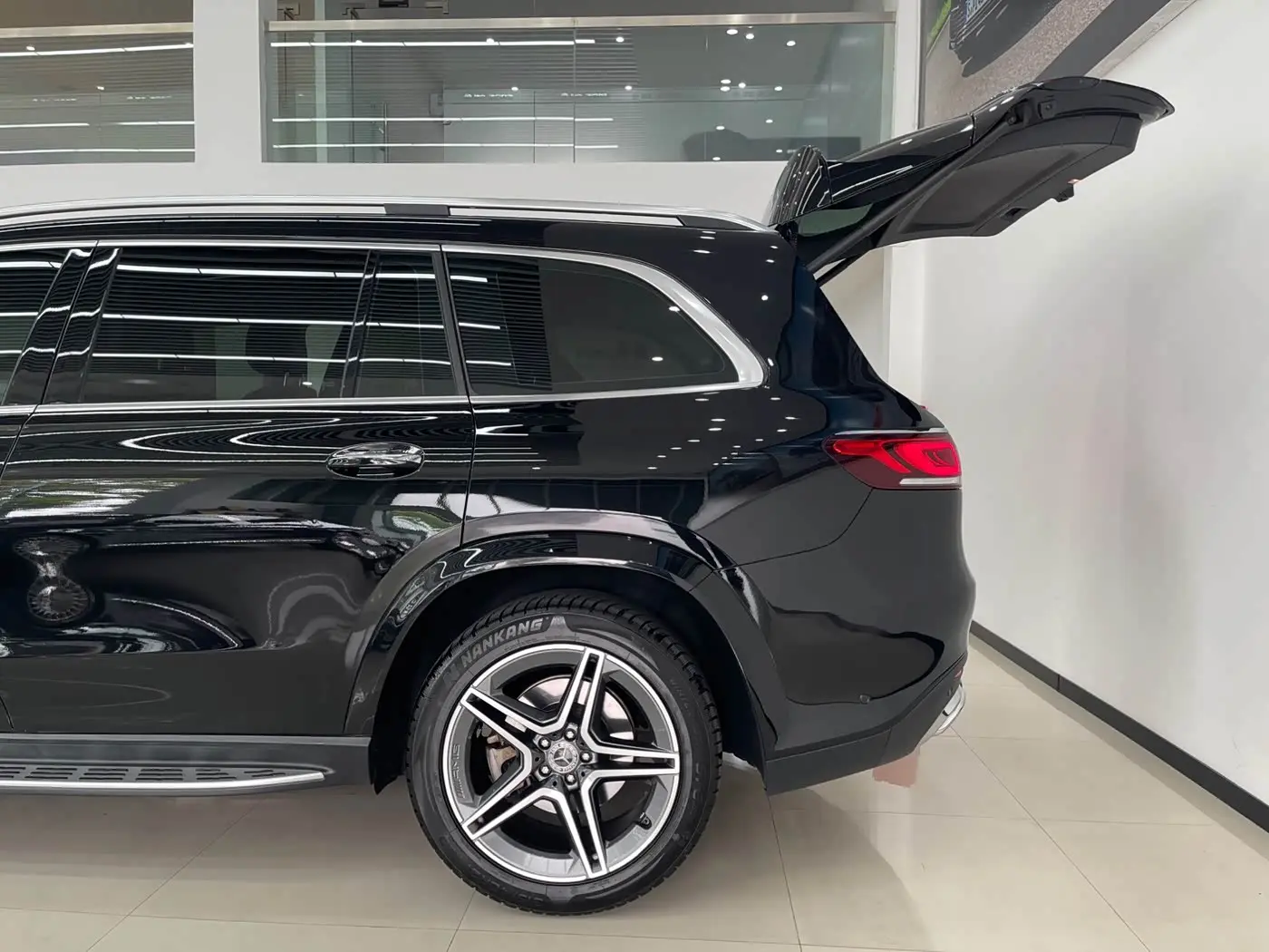 Mercedes-Benz GLS 2022 — Photo 7/20