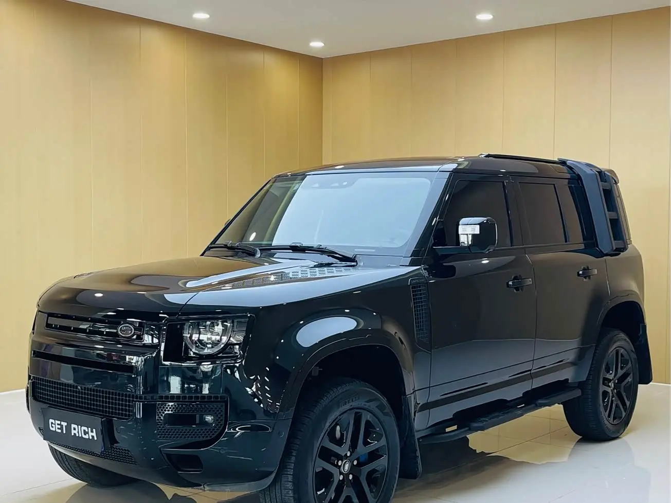 Land Rover Defender 2023 — Photo 1/18