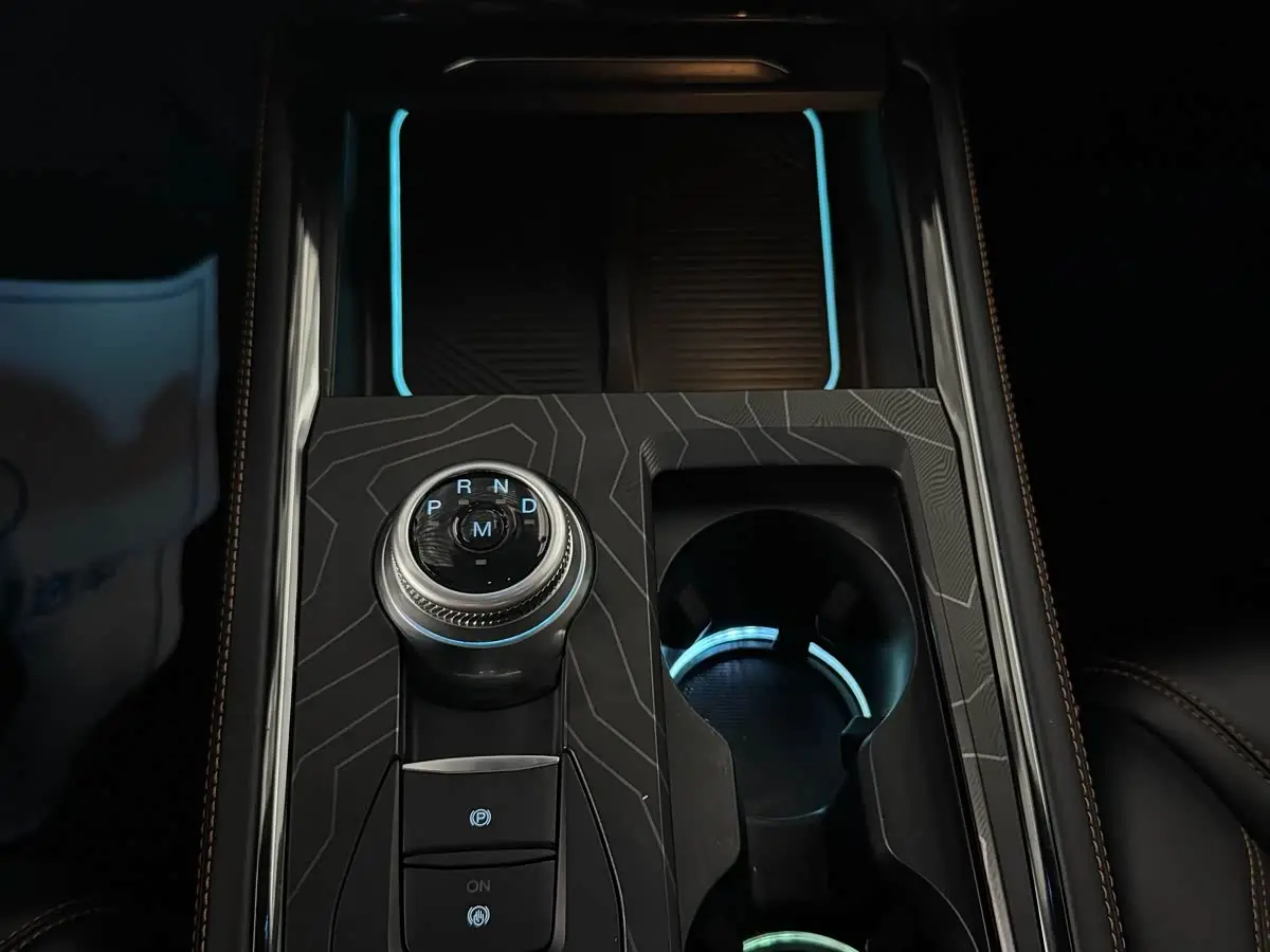 Ford Explorer 2023 — Photo 16/19