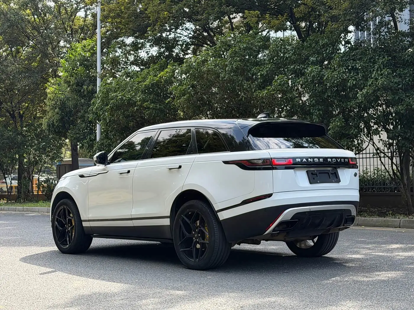 Land Rover Range Rover Velar 2018 — Фото 6/20