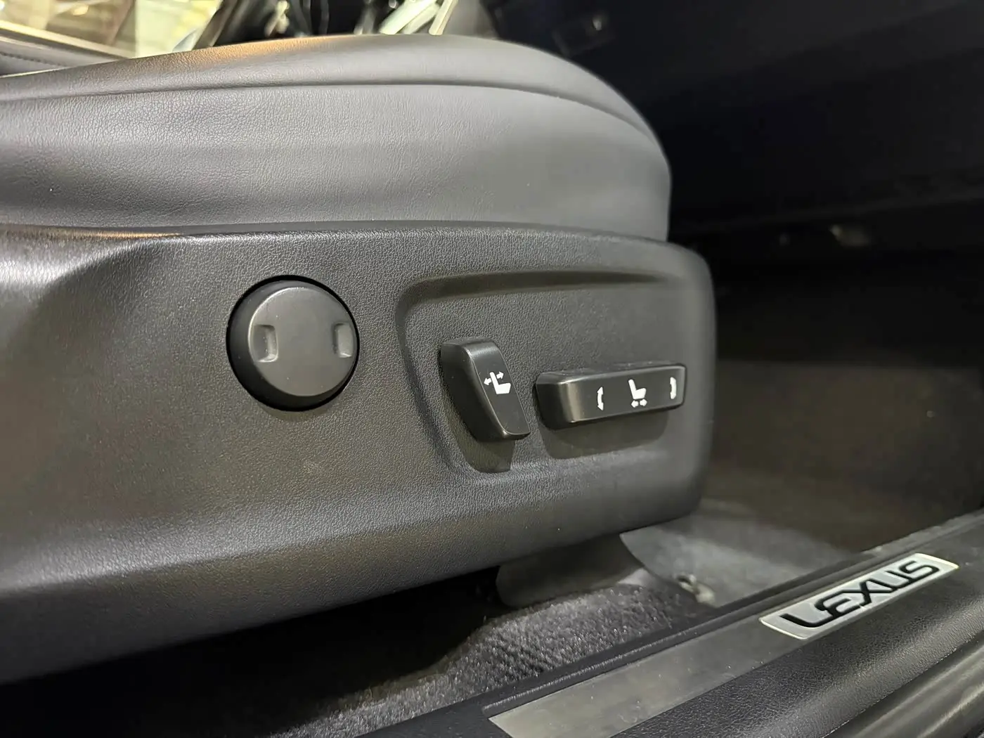 Lexus RX 2020 — Photo 17/20