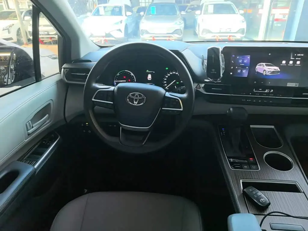 Toyota Granvia 2025 — Photo 11/20
