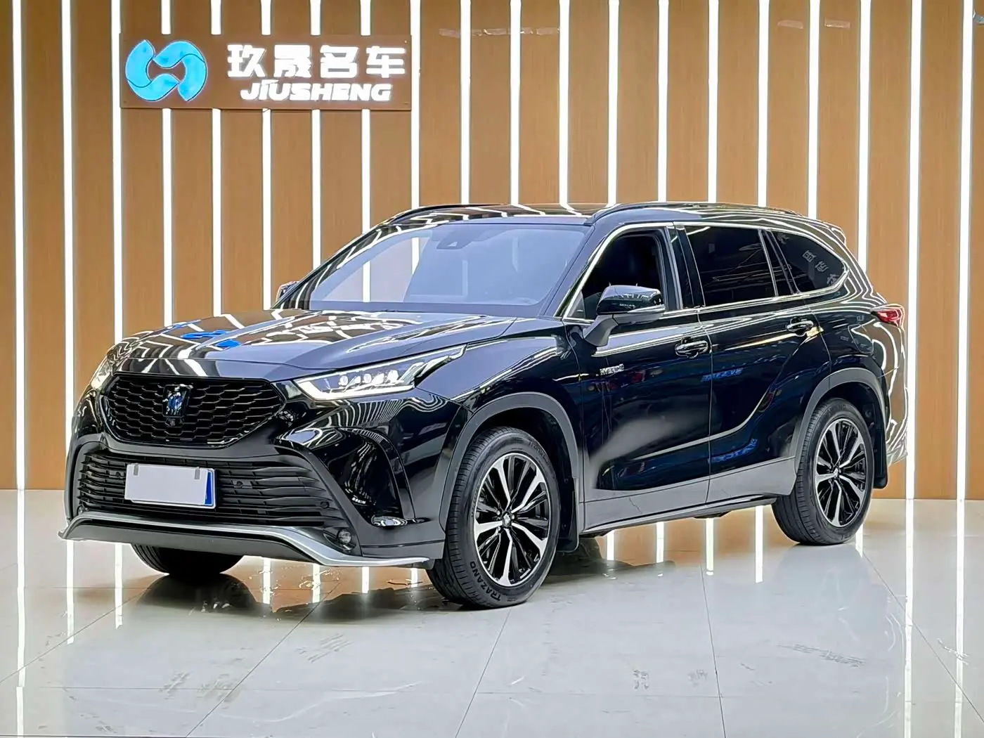 Toyota Crown Kluger 2022 — Photo 1/20