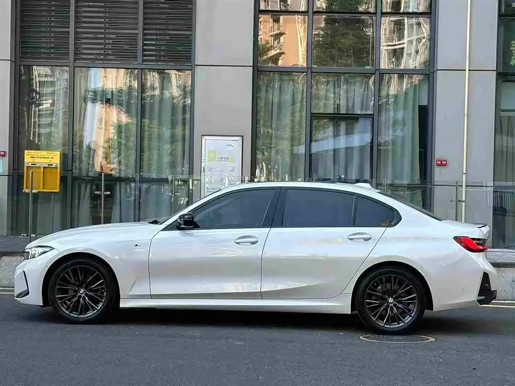 BMW 3 Series 2024 — Фото 2/10