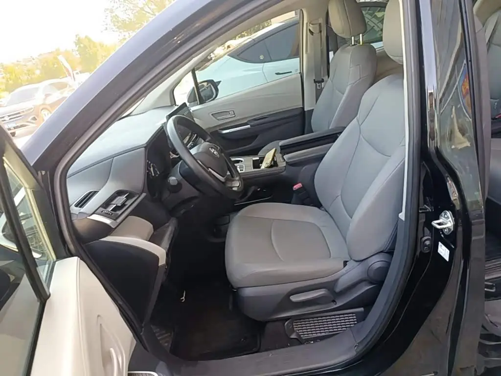 Toyota Granvia 2025 — Photo 15/20