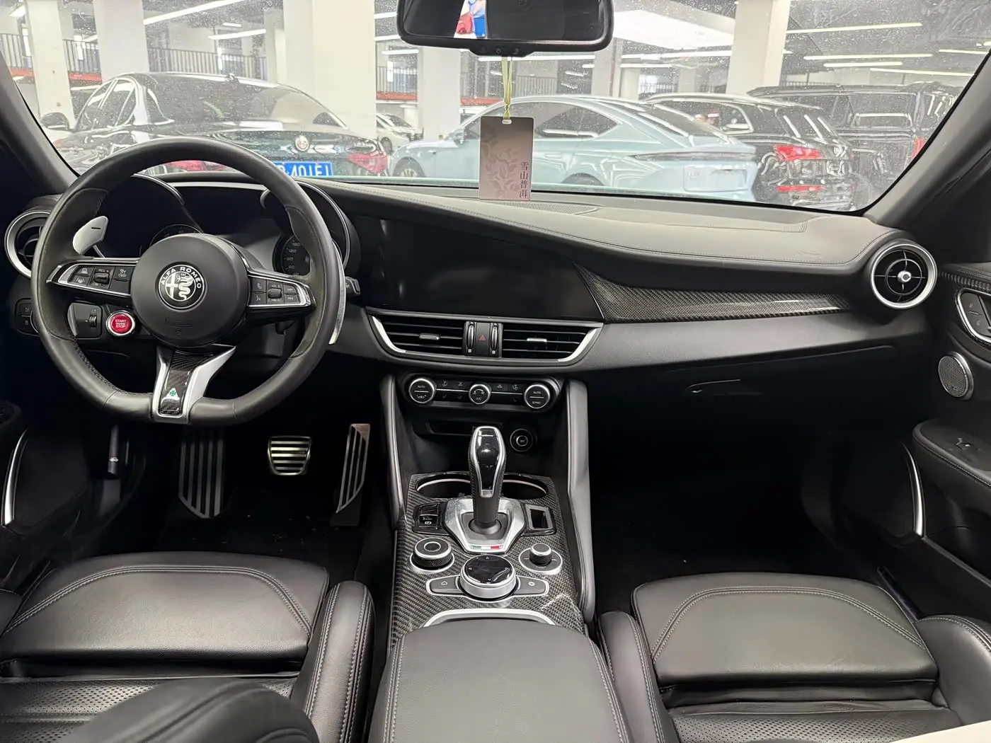 Alfa Romeo Giulia 2022 — Photo 12/15