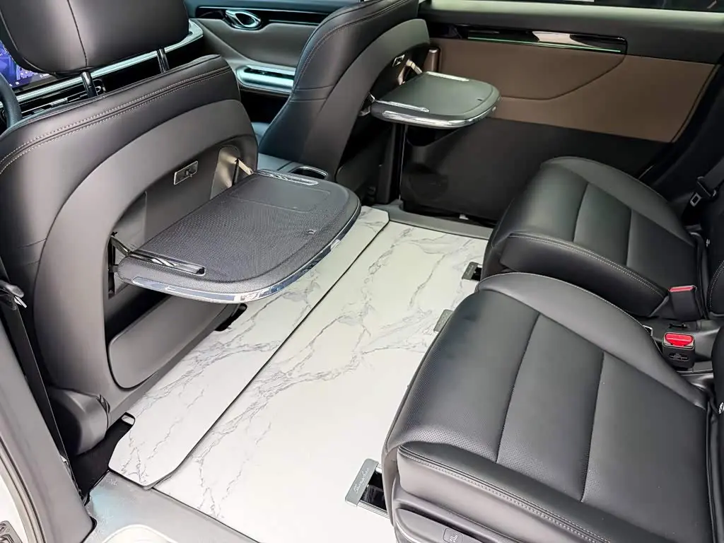 GAC Trumpchi Trumpchi E8 NEV 2024 — Фото 11/16