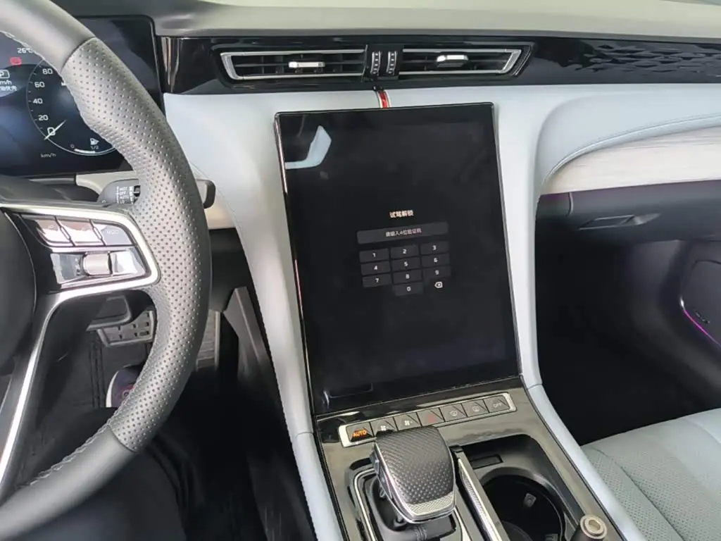 Hongqi H5 PHEV 2025 — Photo 9/20