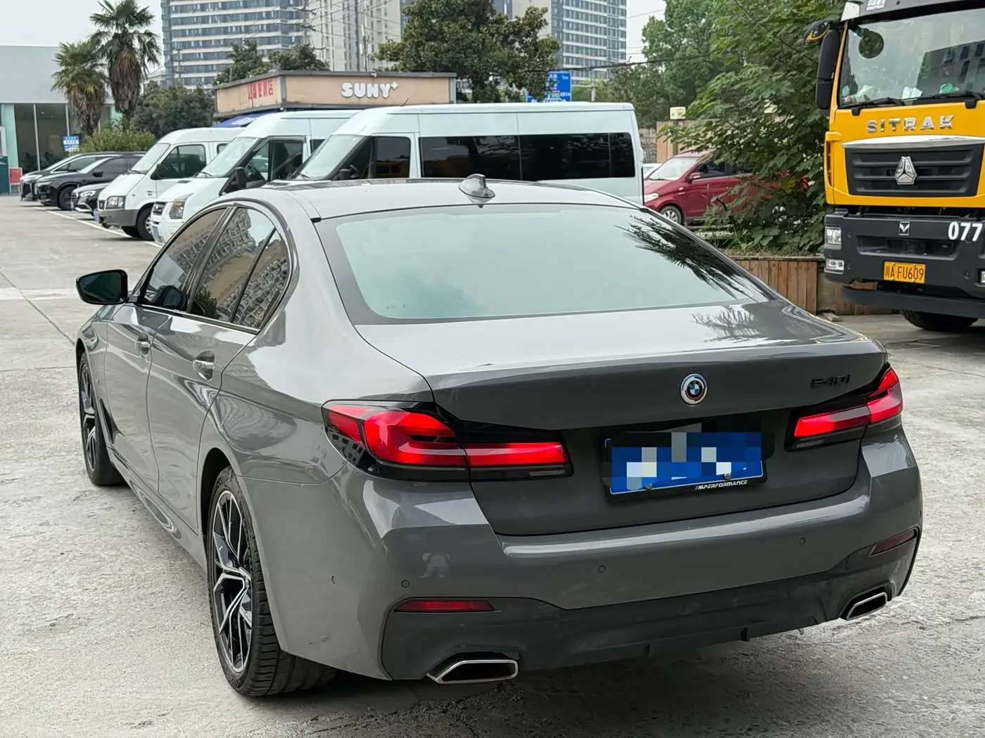 BMW 5 Series 2023 — Photo 5/16