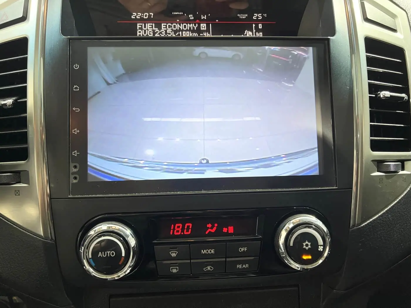 Mitsubishi Pajero 2018 — Şəkil 14/20