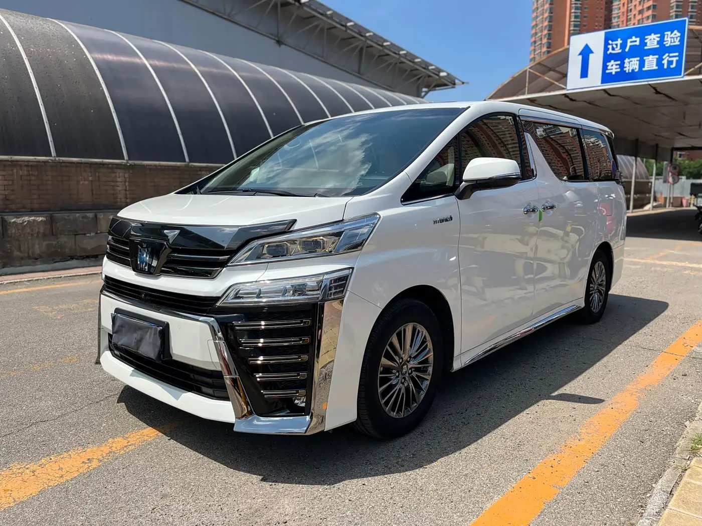 Toyota Vellfire 2023 — Photo 1/20