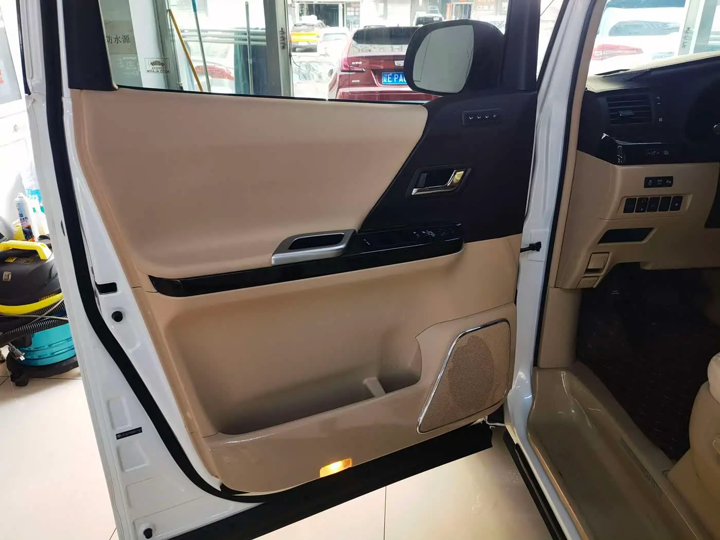 Toyota Alphard 2014 — Photo 9/11