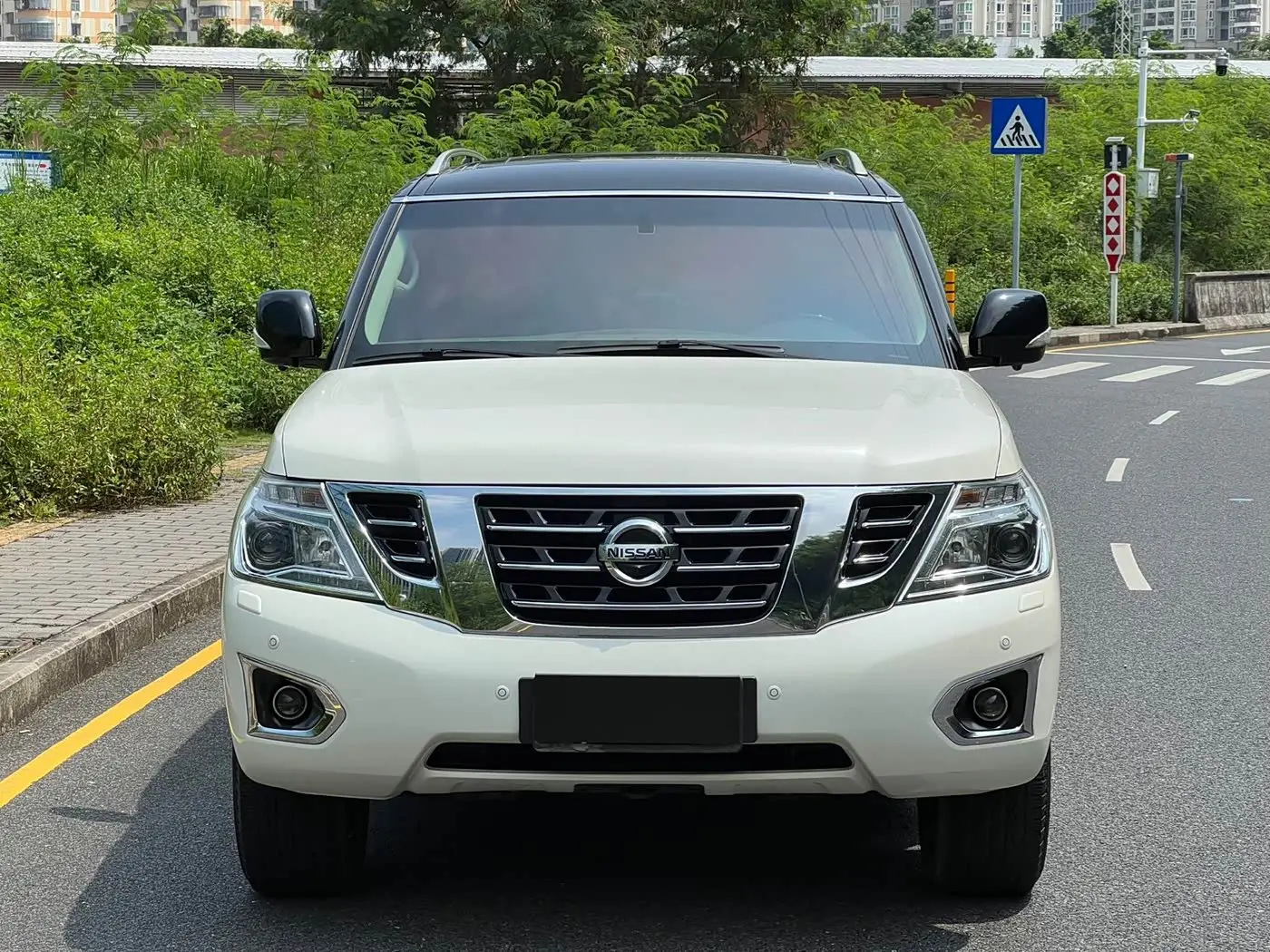 Nissan Patrol 2017 — Photo 2/18