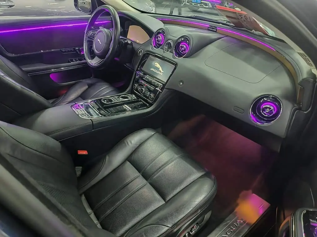 Jaguar XJ 2018 — Фото 13/14