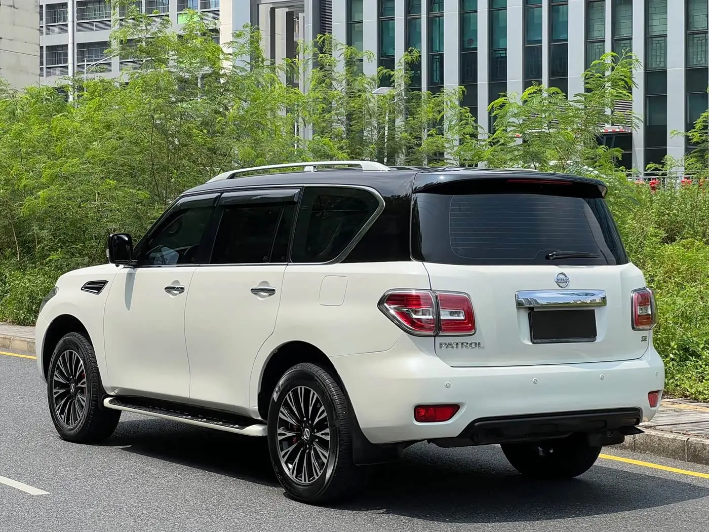 Nissan Patrol 2017 — Photo 15/18