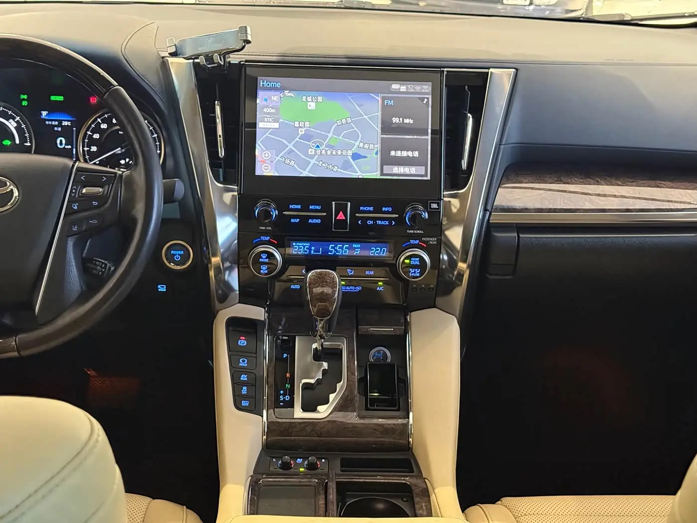 Toyota Alphard 2021 — ფოტო 16/17
