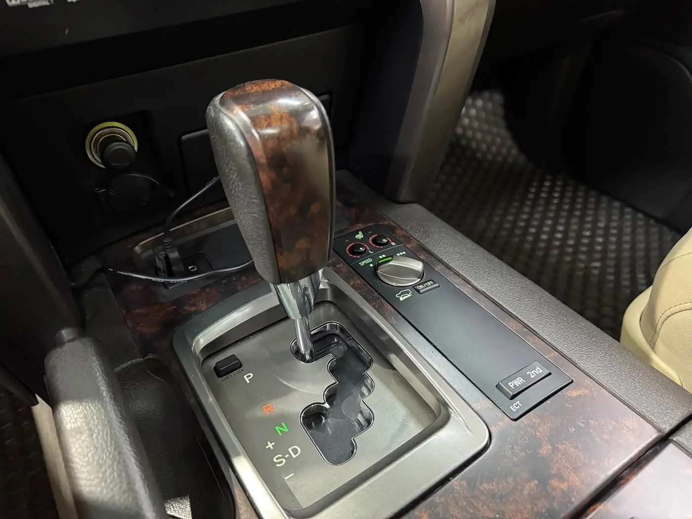 Toyota Land Cruiser 2011 — Фото 15/18