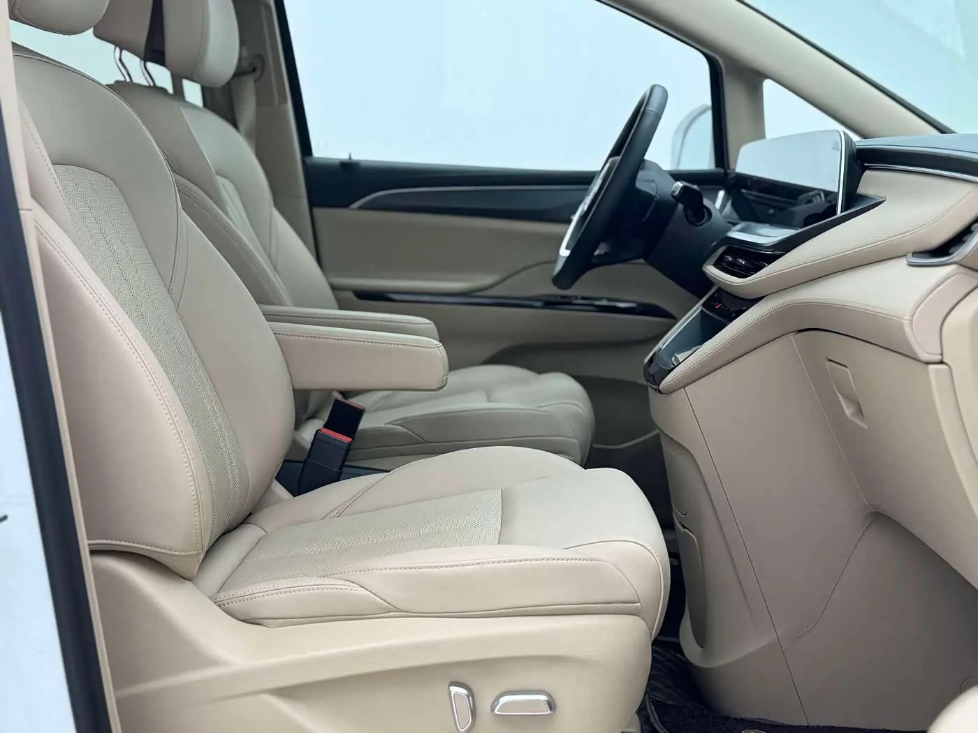 Buick GL8 New Energy 2025 — ფოტო 16/20