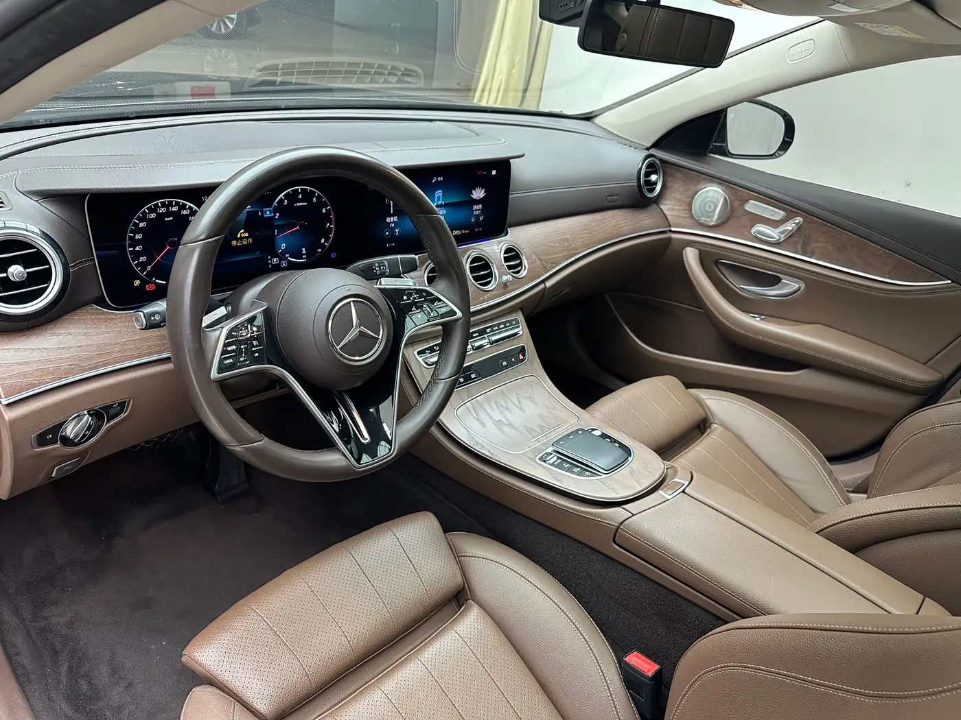 Mercedes-Benz E-Class 2022 — Photo 14/20